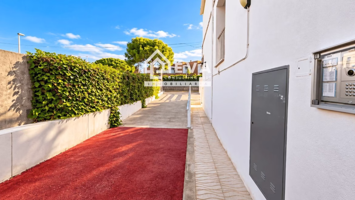 Apartamento en alquiler con terraza junto a la playa del Pinar, Grao de Castellón - foto 16 | Inmobiliaria en Castellón