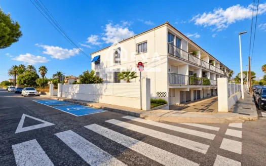 Apartamento en alquiler con terraza junto a la playa del Pinar, Grao de Castellón