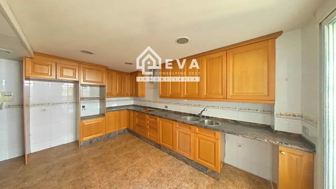 Casa adosada de banco en venta en Castellón con garaje - foto 1 | Inmobiliaria en Castellón