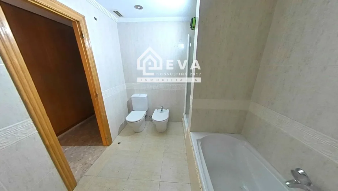 Casa adosada de banco en venta en Castellón con garaje - foto 27 | Inmobiliaria en Castellón