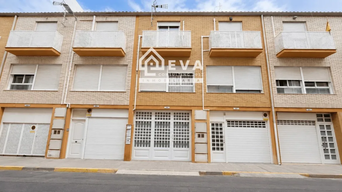 Chalet adosado en venta en Almassora pueblo con garaje y terraza - foto 4 | Inmobiliaria en Castellón
