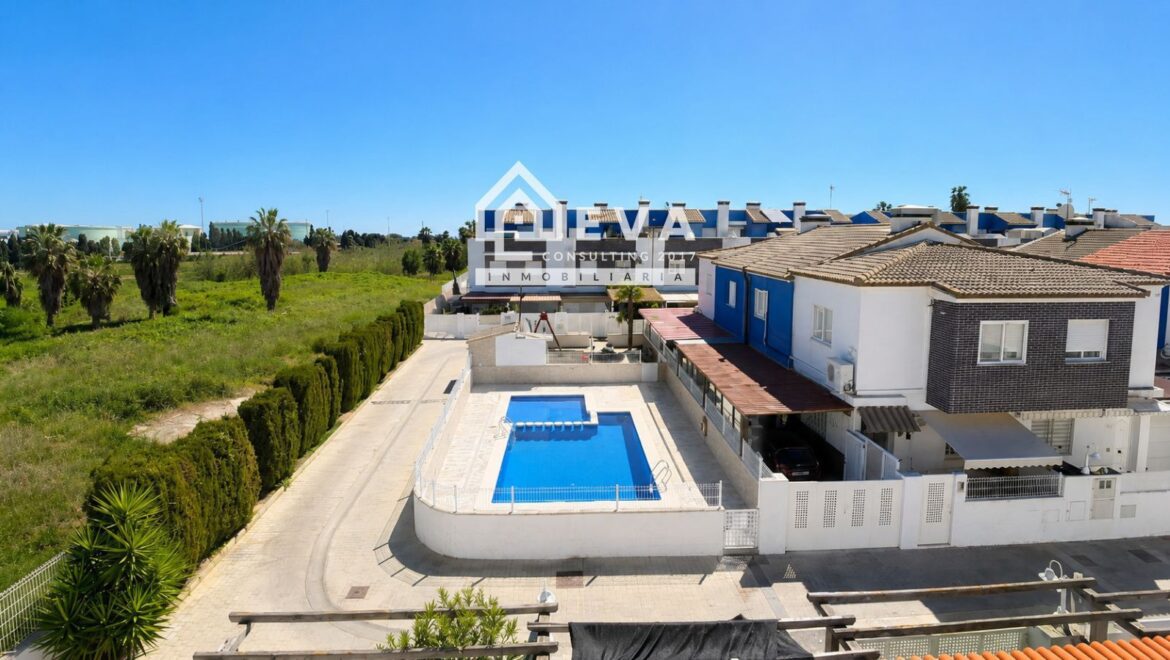 Adosado en venta en la playa de Almazora con piscina - foto 1 | Inmobiliaria Eva Consulting 2017