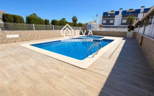 Adosado en venta en la playa de Almazora con piscina