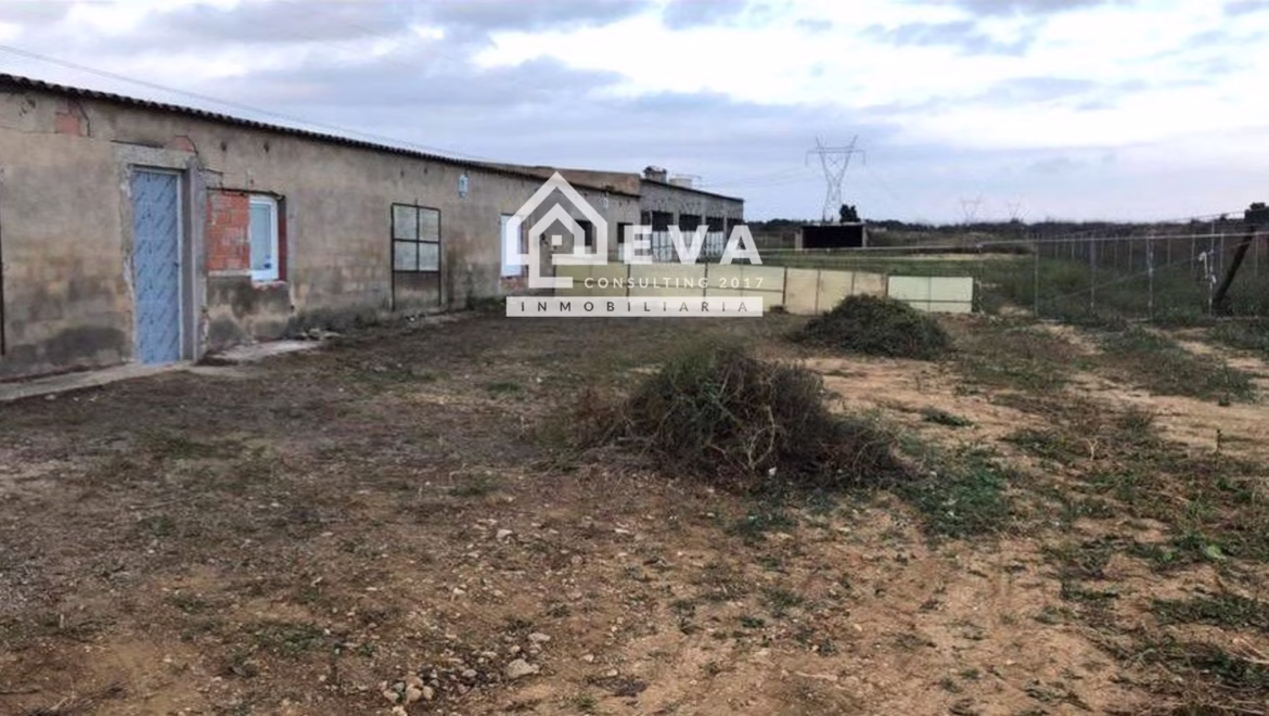 Nave con terreno en venta en La Salzadella - foto 1 | Inmobiliaria en Castellón