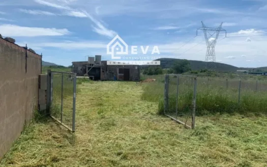 Nave con terreno en venta en La Salzadella