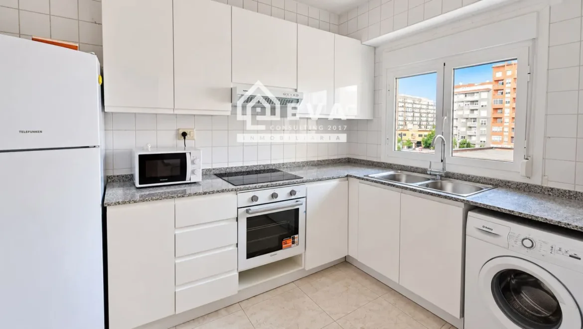 Piso en alquiler en Castellón de la Plana con 3 dormitorios y balcón - foto 13 | Inmobiliaria en Castellón