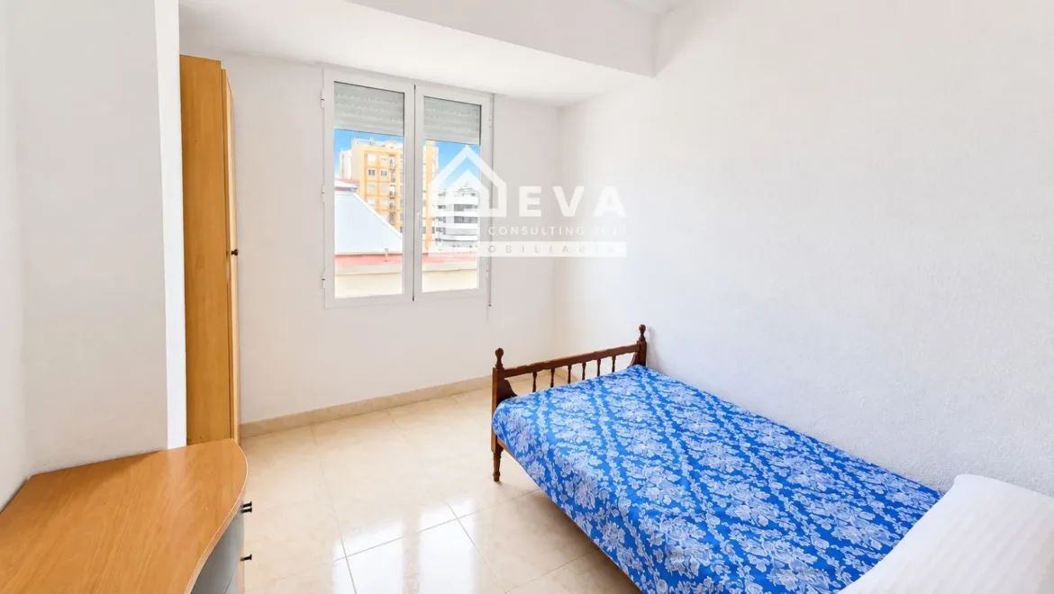 Piso en alquiler en Castellón de la Plana con 3 dormitorios y balcón - foto 8 | Inmobiliaria en Castellón
