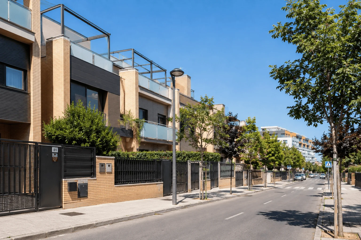Vivienda en PAU Lledó, Castellón, con jardín, garaje y características relevantes para su valoración.
